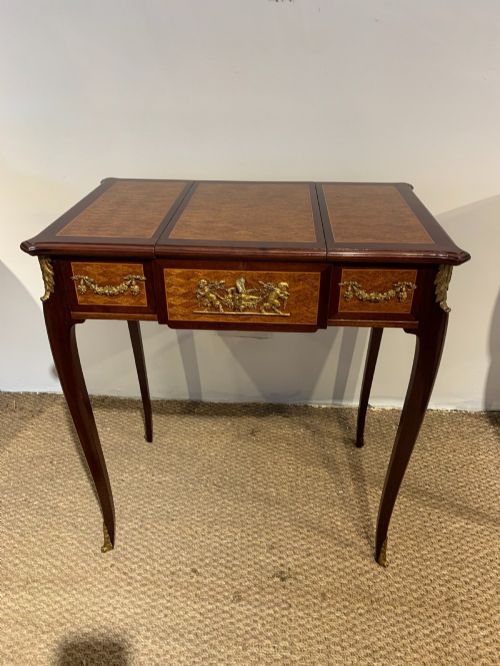 antique french dressing table