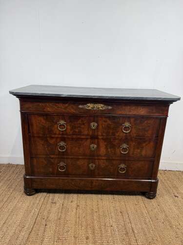 Early 19th century mahogany marble topped commode / chest of drawers